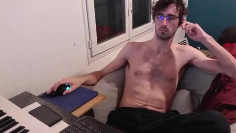 Snapshot of trucdeoufouf chatting on January 19, 9:45 pm trucdeoufouf online show from January 19, 9:45 pm