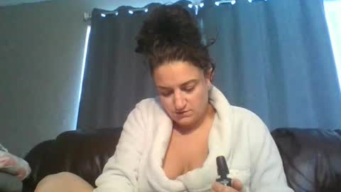 Snapshot of truemilfbella chatting on February 19, 2:34 pm Nextdoor Bella online show from February 19, 2:34 pm