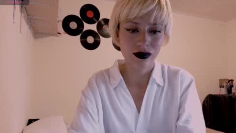 Snapshot of tryp666 chatting on November 6, 4:46 am Cait online show from November 6, 4:46 am