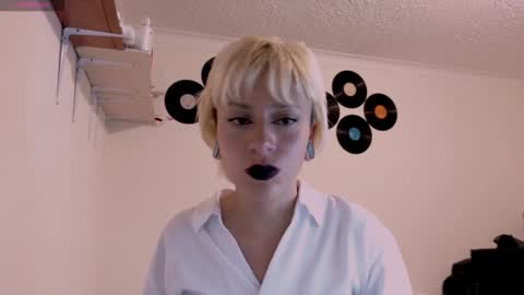 Snapshot of tryp666 chatting on November 13, 4:00 am Cait online show from November 13, 4:00 am