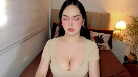 Snapshot of tspearlofasia chatting on September 17, 7:10 am Graciella online show from September 17, 7:10 am