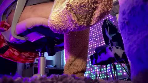 MOCHI NEXT DOOR online show from October 14, 4:41 pm