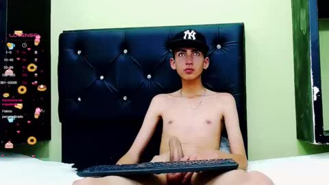 Snapshot of ttimy_x_boy chatting on December 25, 12:05 am ttimy online show from December 25, 12:05 am