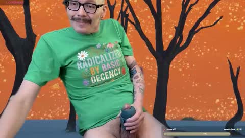 Snapshot of tumbles05 chatting on November 13, 7:51 am tumbling through online show from November 13, 7:51 am