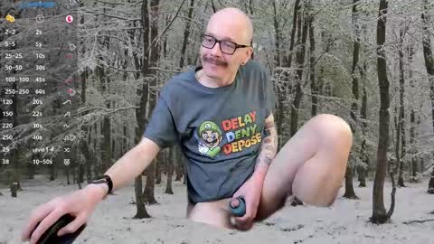 Snapshot of tumbles05 chatting on December 3, 5:37 am tumbling through online show from December 3, 5:37 am