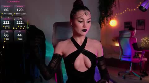 Snapshot of tv_miss chatting on November 1, 1:29 am Miss Veth online show from November 1, 1:29 am