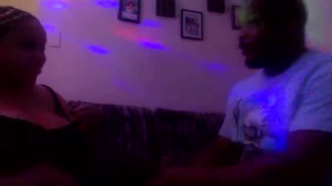 Snapshot of twinandlea chatting on October 5, 4:55 am Twin and Lea online show from October 5, 4:55 am