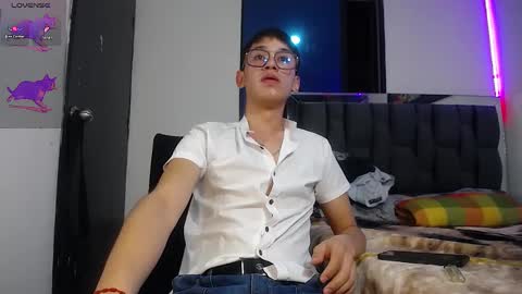 Snapshot of twink_daren chatting on January 25, 6:24 pm Mr Daren online show from January 25, 6:24 pm