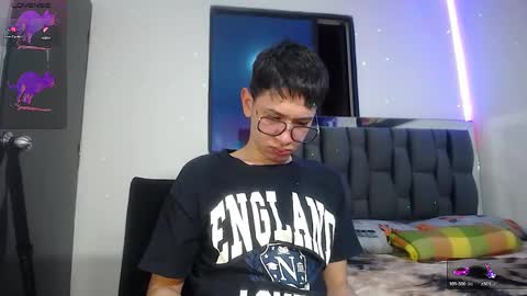 Snapshot of twink_daren chatting on January 30, 5:49 pm Mr Daren online show from January 30, 5:49 pm