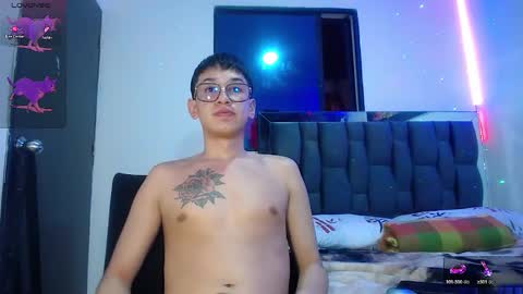 Snapshot of twink_daren chatting on February 18, 8:03 pm Mr Daren online show from February 18, 8:03 pm