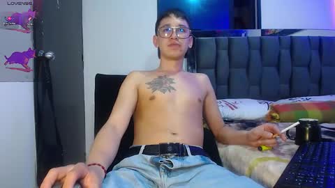 Snapshot of twink_daren chatting on February 18, 11:08 pm Mr Daren online show from February 18, 11:08 pm
