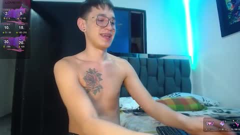 Snapshot of twink_daren chatting on February 20, 11:32 pm Mr Daren online show from February 20, 11:32 pm