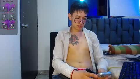 Snapshot of twink_daren chatting on February 24, 8:36 pm Mr Daren online show from February 24, 8:36 pm