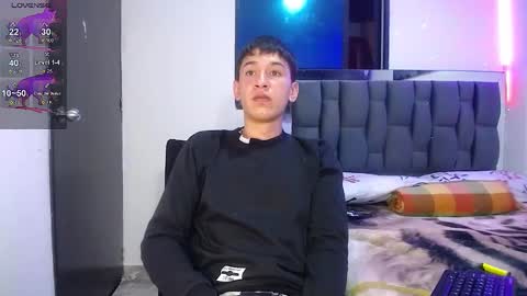 Snapshot of twink_daren chatting on February 25, 6:42 pm Mr Daren online show from February 25, 6:42 pm