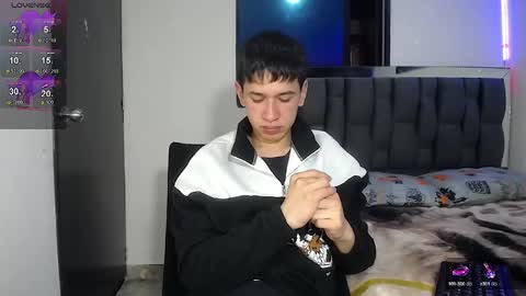 Snapshot of twink_daren chatting on March 4, 6:29 pm Mr Daren online show from March 4, 6:29 pm