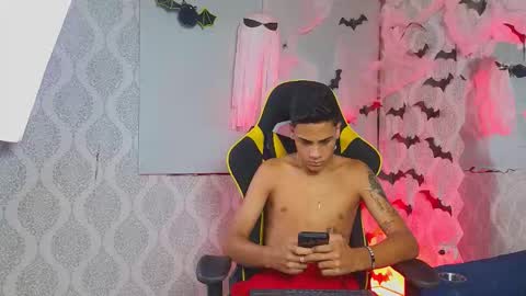 Snapshot of twink_davidx chatting on October 25, 7:30 pm Dani online show from October 25, 7:30 pm