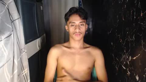Snapshot of twink_hairyass69 chatting on December 4, 6:50 pm Aladin online show from December 4, 6:50 pm