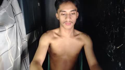 Snapshot of twink_hairyass69 chatting on December 5, 6:33 pm Aladin online show from December 5, 6:33 pm