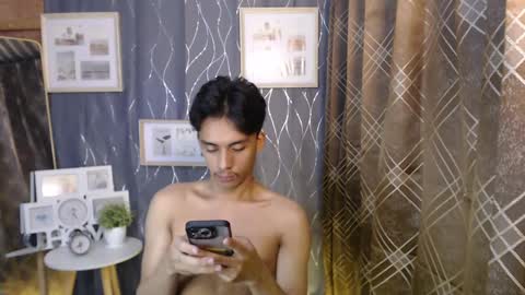 Snapshot of twink_hairyass69 chatting on December 28, 3:37 pm Aladin online show from December 28, 3:37 pm