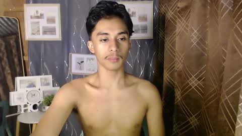 Snapshot of twink_hairyass69 chatting on January 12, 6:27 pm Aladin online show from January 12, 6:27 pm
