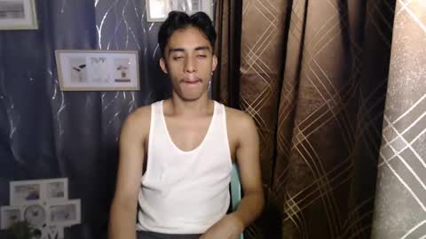 Snapshot of twink_hairyass69 chatting on March 3, 5:29 pm Aladin online show from March 3, 5:29 pm