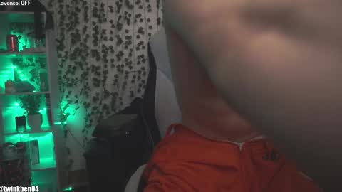 Snapshot of twinkben04 chatting on November 16, 3:34 am Ben online show from November 16, 3:34 am