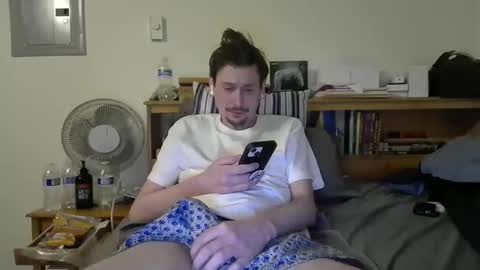 TwinkyMcgee online show from March 31, 6:25 am