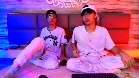 twinslovers_ online show from September 28, 8:25 pm