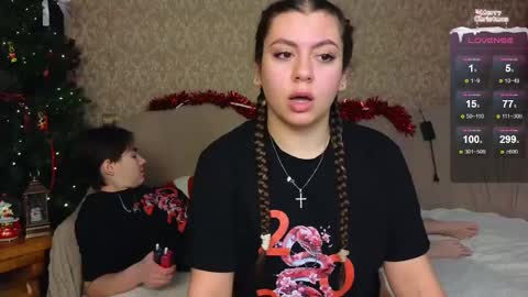 Snapshot of twobabesweet chatting on December 31, 7:10 am Welcome guys We Lili and Vic PVT open online show from December 31, 7:10 am