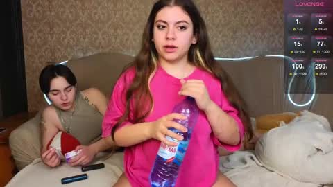 Snapshot of twobabesweet chatting on February 16, 11:49 am Welcome guys We Lili and Vic PVT open online show from February 16, 11:49 am