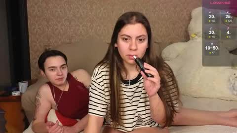 Snapshot of twobabesweet chatting on October 16, 8:04 am Welcome guys We Lili and Vic PVT open online show from October 16, 8:04 am