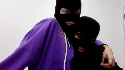 twoheartsonesoul_ online show from February 22, 8:02 am