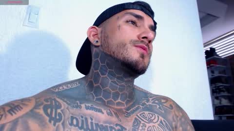 Angel online show from December 4, 7:33 pm