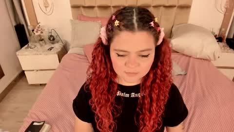 Twiggy online show from February 19, 3:06 am