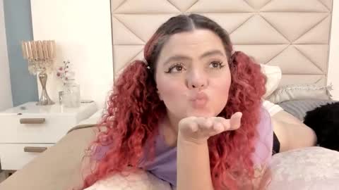 Twiggy online show from February 4, 9:53 pm