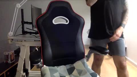 Snapshot of txalkan6060 chatting on February 17, 6:04 pm txalkan6060 online show from February 17, 6:04 pm