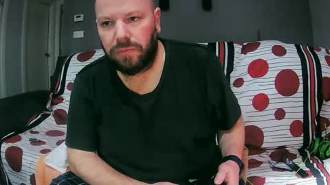 Snapshot of txan9876 chatting on December 21, 9:33 pm Txan Chan online show from December 21, 9:33 pm