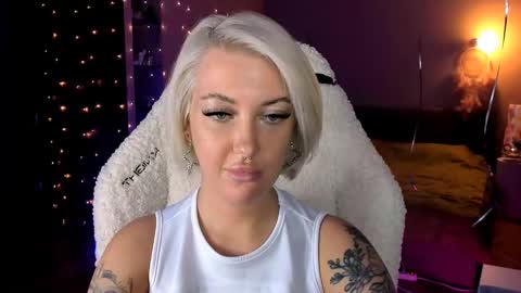 Snapshot of tykioty_miley chatting on December 7, 4:58 pm Miley online show from December 7, 4:58 pm