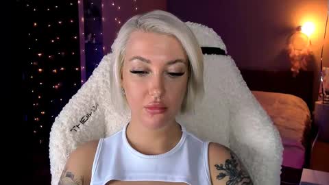 Snapshot of tykioty_miley chatting on December 13, 3:32 pm Miley online show from December 13, 3:32 pm