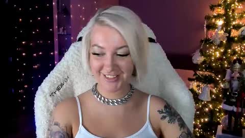 Snapshot of tykioty_miley chatting on December 23, 4:28 pm Miley online show from December 23, 4:28 pm