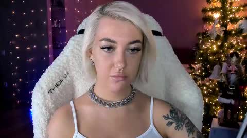 Snapshot of tykioty_miley chatting on December 29, 11:29 am Miley online show from December 29, 11:29 am