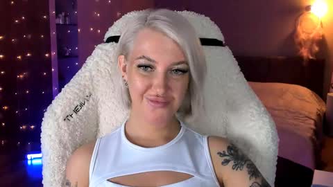 Snapshot of tykioty_miley chatting on January 28, 7:00 pm Miley online show from January 28, 7:00 pm