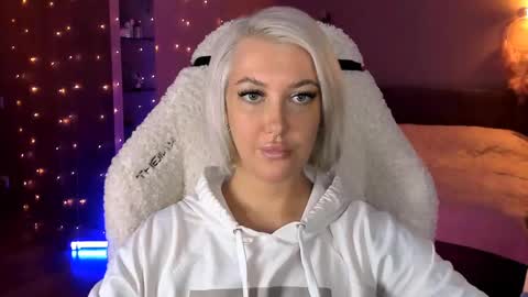 Snapshot of tykioty_miley chatting on January 29, 2:21 pm Miley online show from January 29, 2:21 pm