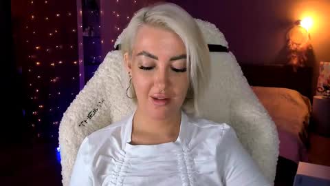 Snapshot of tykioty_miley chatting on February 8, 3:53 pm Miley online show from February 8, 3:53 pm