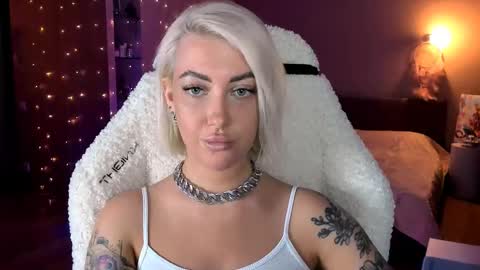 Snapshot of tykioty_miley chatting on February 12, 6:30 pm Miley online show from February 12, 6:30 pm