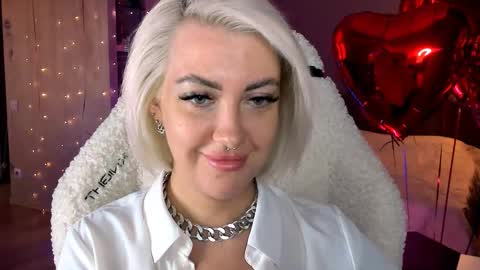 Snapshot of tykioty_miley chatting on February 14, 1:18 pm Miley online show from February 14, 1:18 pm