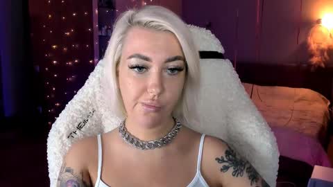 Snapshot of tykioty_miley chatting on February 24, 3:42 pm Miley online show from February 24, 3:42 pm