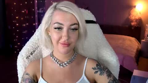 Snapshot of tykioty_miley chatting on February 25, 3:16 pm Miley online show from February 25, 3:16 pm