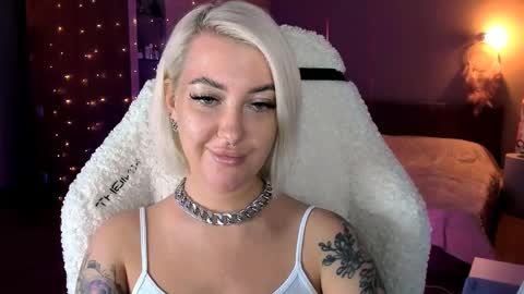 Snapshot of tykioty_miley chatting on February 26, 5:50 pm Miley online show from February 26, 5:50 pm