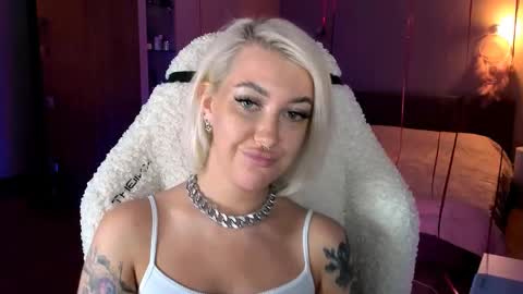 Snapshot of tykioty_miley chatting on March 1, 6:11 pm Miley online show from March 1, 6:11 pm